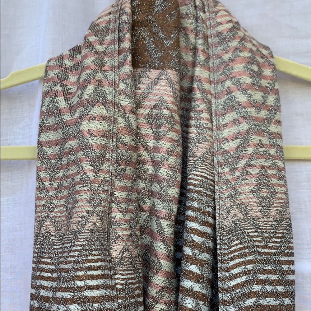 Beautiful infinity scarf - Picture 4 of 4